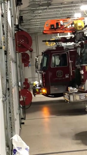 Howard County Fire and Rescue engine 22 responding to a medical (12/20/25)
