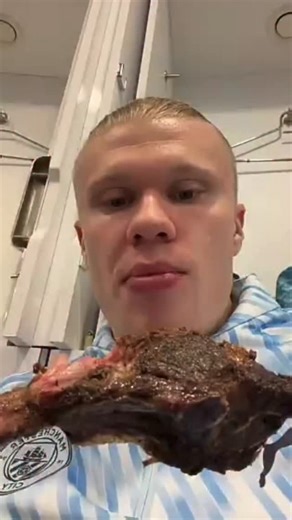 Erling’s post match meal 😳🥩 The head shaking between each bite 😂 | ESPN UK