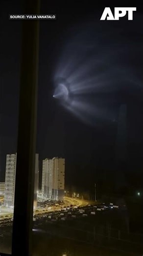 Luminous Trail Lights Up Sky Over St Petersburg After Soyuz Rocket Launch | APT