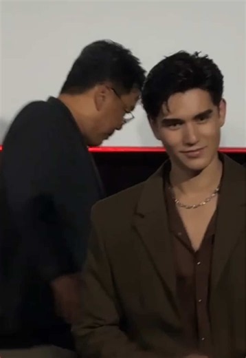 หล่อเกินน จะเปนลมมมมม #คลึงWorldPremiere #เทศน์ไมรอน #TateMyron