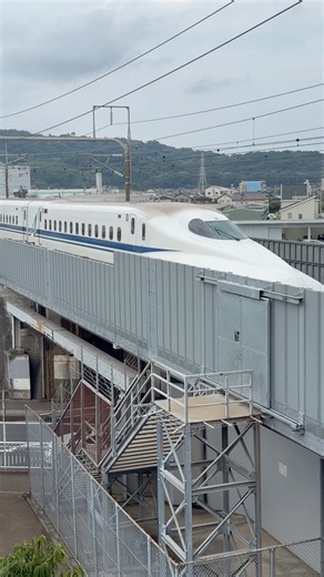 新幹線 🚅 Shinkansen the bullet train #japan