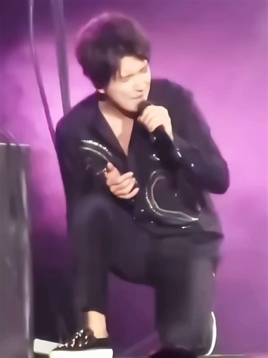 Dimash | Screaming (Live Ver.) A playful live version of “Screaming” by Dimash. Bright energy and a fun stage moment. #Dimash #Screaming #LivePerformance