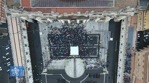 Live from the Central Loggia of St. Peter’s Basilica, Pope Leo XIV delivers his Christmas Message and Blessing "Urbi et Orbi" - to the City and to the World | Vatican News