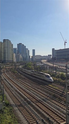 High-Speed KTX & Subway Line 1 Crossing at Yongsan Overlook! 용산 뷰! ​#Yongsan #Subway #Train #혼자서여행