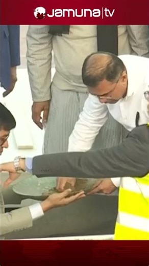 মায়ের কবরে মাটি দিচ্ছেন পুত্র তারেক রহমান #khaledazia #tariquerahman #bnp #jamunatv