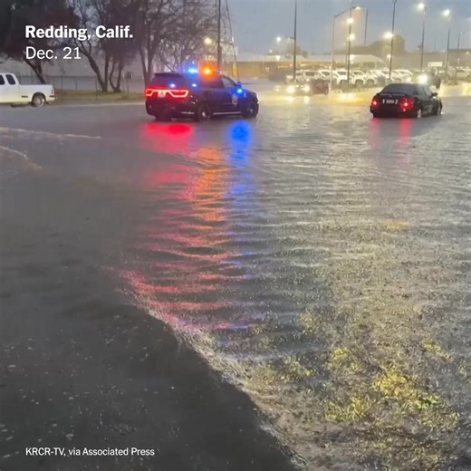 At least one person was killed in flash flooding caused by heavy rain in Northern California on Sunday, officials said. Forecasters warned that Central California would receive heavy rain later in the week. https://nyti.ms/3Y8dc9I | The New York Times