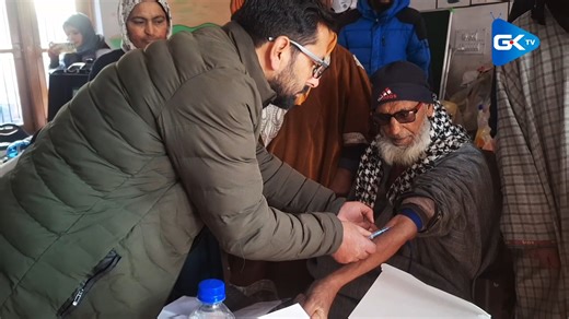 JK Bank Heart Clinic on Wheels, implemented by Umeed Foundation in association with Moul Mouj Foundation, organised a medical camp today at Palpora in collaboration with Chinar International. Over 150 patients were provided free consultations, medicines, and on spot diagnostic tests Report: Shafia Riyaz #Healthcamp #Srinagar #GKTV #JKBank | Greater Kashmir