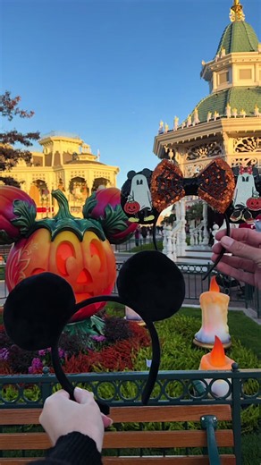 Halloween at Disneyland Paris 🎃✨ @Disneyland Paris ✨ #DisneylandParis #DLP #TravelContentCreator #DisneyHalloween #MickeyMouse