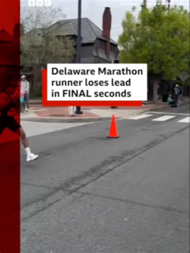 A dramatic finish at the Delaware Marathon has seen victory snatched in the final moment. #Marathon #Running #US #Delaware #BBCNews