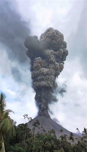 🚨 Massive Volcano ERUPTION at Mount Dukono 🌋 Ash Column Explodes 4KM Into Sky!