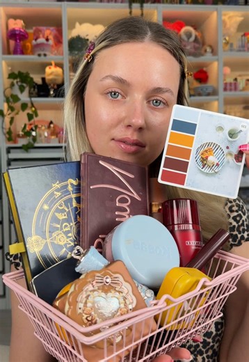 Color Cube Picks My Makeup! | Fun Challenge