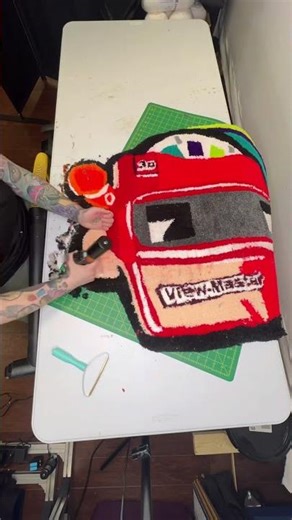 The Making of the View-master Inspired Accent Rug #rugmaking