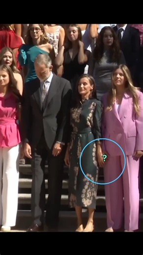 Silent Move 🤫 Queen Letizia Gently Moves Sofia Aside.#move#letizia#leonor#sofia#new.