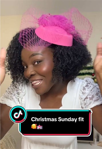 Choosing the Perfect Fascinator for Christmas Sunday