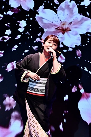 【ライブレポート】朝花美穂が28歳の〝リアルバースデー〟に『美穂祭』を開催。サプライズゲスト・憧れの市川由紀乃と「人生一路」を熱唱 - カラフル