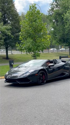 black lamborghini huracan spyder V10 scream #shorts #lamborghini #huracan #spyder #supercar #car