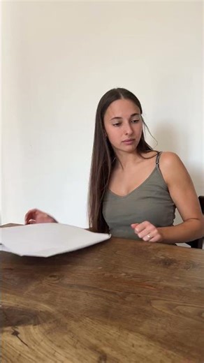 Intelligent Parrot Delivers Pen to Woman on Order