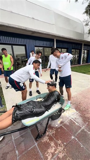 EL PASTELAZO A KEVIN CASTAÑEDA 🤣