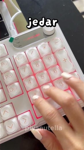 HAVING A TRANSPARENT KEYBOARD ALREADY LIKE AI WKWKWK