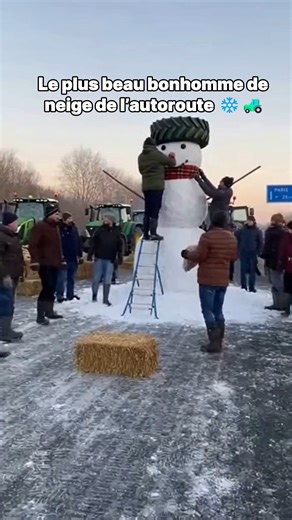 NGC on Instagram: "Quand les agriculteurs transforment l’autoroute en œuvre d’art ❄️ Solidarité, créativité et bonne humeur malgré le froid 🤍 👉 Une scène qu’on ne voit pas tous les jours 🚜 Soutien à ceux qui nourrissent la France #agriculteur #neige #bonhommedeneige #pourtoi #viralvídeo #viral"