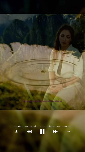 Gloria Estefan Hoy — Classic Latin Pop Groove That Still Feels Alive