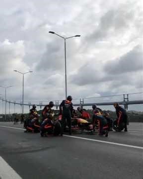 I Tried an F1 Simulator: My Heart Was RACING! 🏎️💨