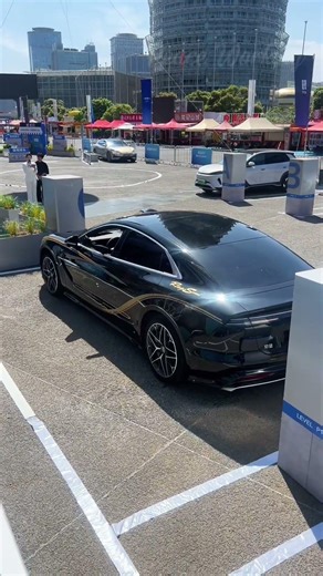 CRAZY Technology: Quad-Motor System Enables PERFECT Parallel Parking 🤯