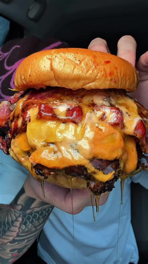 Trying one of the best smashed burger, chicken sandwich, and tenders from @MUZZY'S SHACK #hotchicken #smashburger #eatingasmr #mukbang #fypシ゚viral