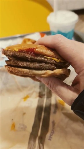 NOW TV! Chad Lowe, this one's for Hillary Swank! Hamburger/cheeseburger girls! Sept 30th/26!