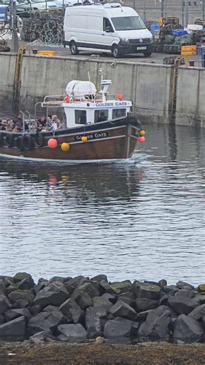 The Golden Gate heading for the Longston Lighthouse #Seahouses @NorthEastTweets https://t.co/a8t8rg9o5E