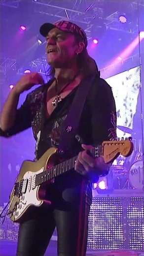 Scorpions take us to the magic of the moment with "Wind Of Change" 🦂 #scorpions