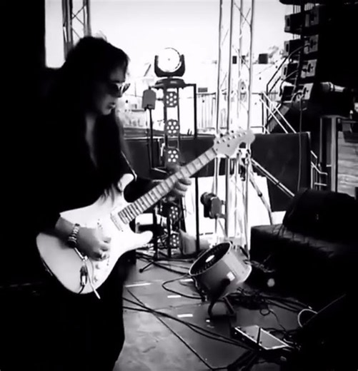 Yngwie Malmsteen — 15 Seconds of Pure Guitar Fire 🔥 #guitar #yngwiemalmsteen