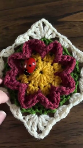 From Yarn to Garden: 3D Flower Square 🧶