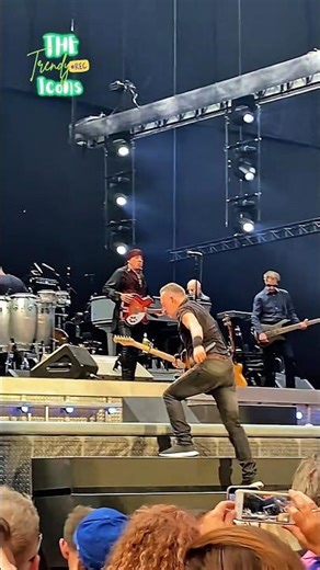 Bruce Springsteen Fall Down At Stage And Smile #brucespringsteen