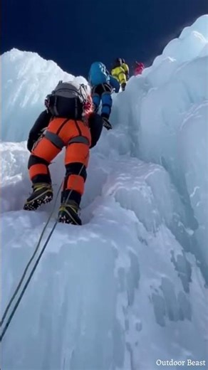 Mount Everest: Footage of the queue to the summit. #mountains #climbing #skiing #shortvideo