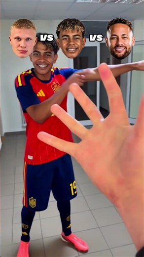 WAIT FOR LAST FOOTBALLER! 😂😲