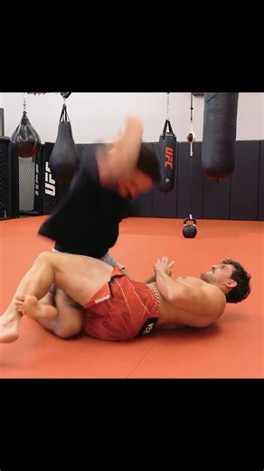 Jean Paul Lebosnoyani beat up @HoustonJones #ufcokc
