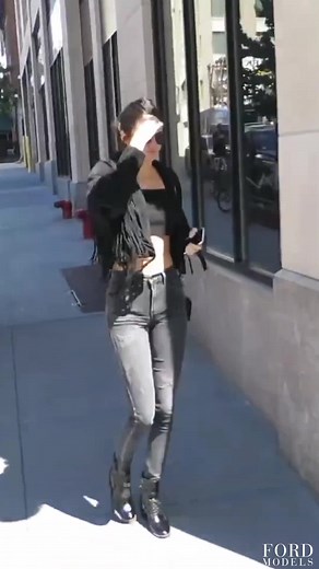 Exclusive Kendall Jenner Walk in NYFW 016 | Supermodels Fashion Show