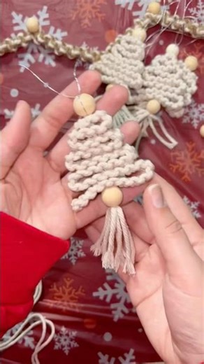 Easy macrame Christmas tree