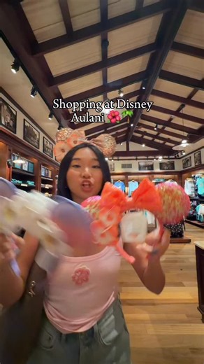 Shopping at Disney Aulani in Hawaii🌺🌴 #shopwithme #disneyaulani #aulanidisneyresort #hawaiilife #hawaiivlog @disneystyle @disney @disneystore @disneyaulani | Katelyns Room