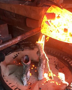Pouring bronze heated in a charcoal furnace in today’s episode! Check it out! Big thank you to Rod Hughes for having me in his shop! 🔥🙏🙏 | Alec Steele