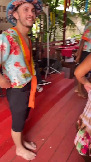 2.7K views · 104 reactions | Passando para lembrar que hoje tem Paraensíssimo! Pega o popopô, atravessa o rio e vem! Peixe frito Açaí Tambaqui assado Comida vegana e vegetariana Filé com queijo do Marajó | Paraensíssimo | Facebook