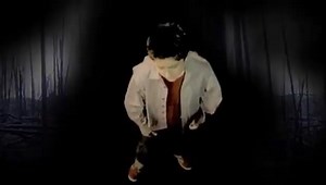 Why we cannot just be friends? Why war? Tại sao rừng lại cháy, hổ lại chạy, những chú cá heo lại khóc? Tại sao phải súng đạn, chiến tranh? Chúng ta không thể làm bạn với nhau được sao? Một thông điệp rất hay về tình yêu và hoà bình từ Declan Galbraith gửi đến thế giới 20 năm trước mà mình rất yêu thích. Chan dịch lại lan toả chút năng lượng hoà bình đến cả nhà. Mình tin rằng, hơn tất thảy mọi thứ trên đời. Tình yêu, lòng trắc ẩn và sự sẻ chia mới khiến chúng ta hạnh phúc và thế giới này trở nên 