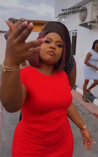 Doris doing this trend with a work buddy😍😍 | DORIS