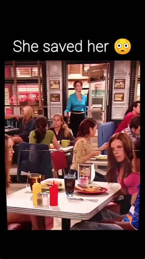 Movie ¦ Core ¦ Entertainment on Instagram: "Big W 😭👏🏼 🎬 "What I Like About You" is a 2002-2006 sitcom that aired on The WB and later on The CW. The show follows Val Tyler, played by Jennie Garth, and her younger sister Holly, played by Amanda Bynes, as they navigate life, love, and friendship in New York City. When Holly moves in with Val after their dad gets remarried, they become roommates and embark on various adventures. The show explores themes of sisterhood, relationships, and growing 