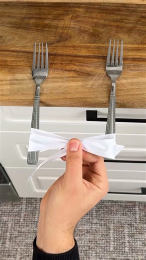 112K views · 279 reactions | Christmas ribbons using two forks! | Magic Hands Creations | Facebook