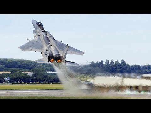 Skilled US F-15 Pilot Goes Vertical During Take Off at Full Afterburner