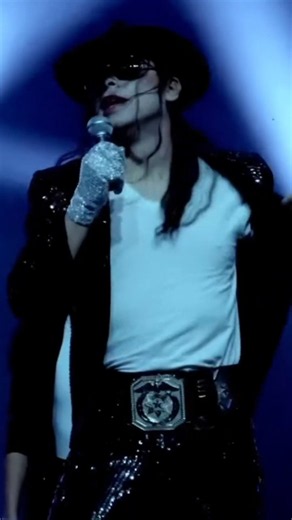 Michael Jackson Impersonator Moonwalk on Stage | Maxx Vega Las Vegas