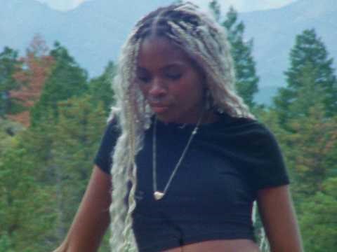 Hannah Jadagu - Gimme Time (Official Music Video)
