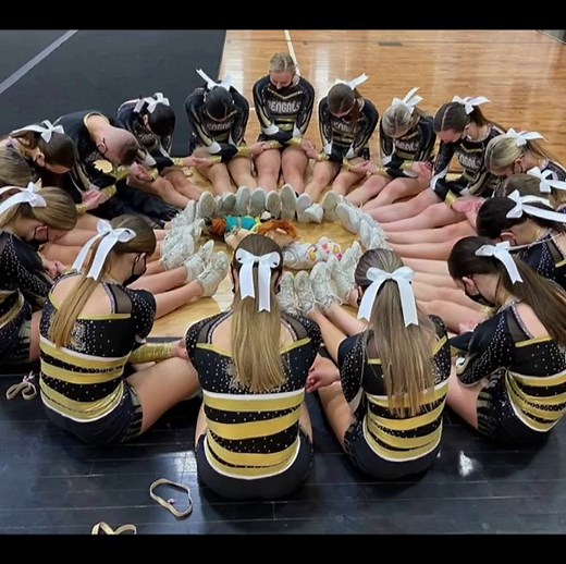 Oak Forest high school 💛🖤 #Cheer #cheerleading #highschool #fyp #champs #illinois